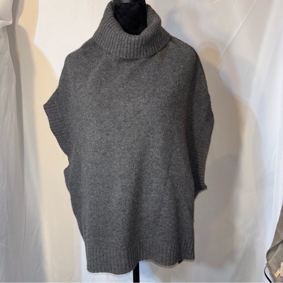 BCBGMAXAZRIA Knit Poncho Sweater Gray - Picture 4 of 13